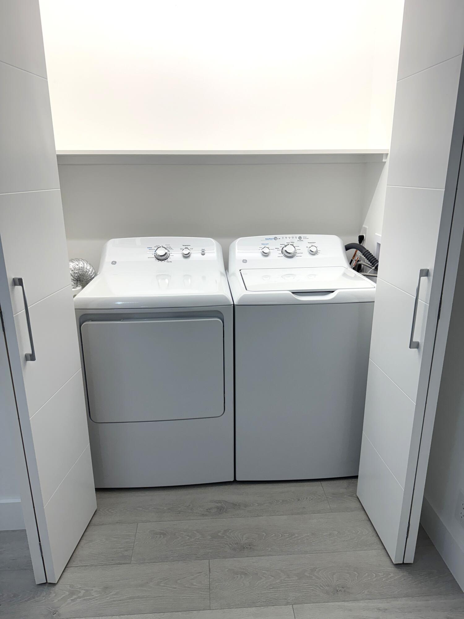 1090 North Drive, Unit C Delray Beach, FL 33445 - Photo 4 of 23 Villa Washer & Dryer