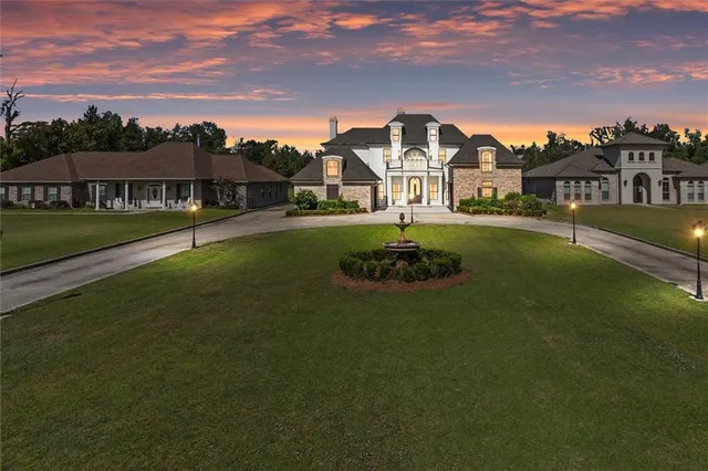 $995,900 | 844 South Fashion Boulevard, Hahnville, LA 70057