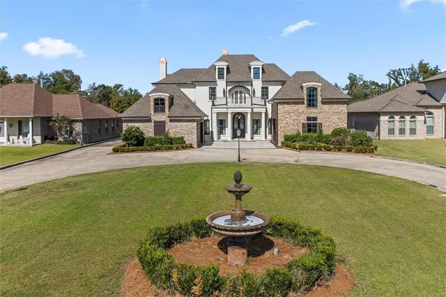 $995,900 | 844 South Fashion Boulevard, Hahnville, LA 70057