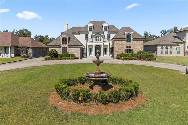 $995,900 | 844 South Fashion Boulevard, Hahnville, LA 70057