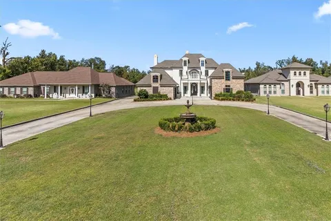 $995,900 | 844 South Fashion Boulevard, Hahnville, LA 70057