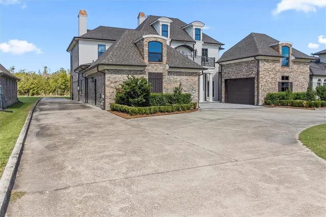 $995,900 | 844 South Fashion Boulevard, Hahnville, LA 70057