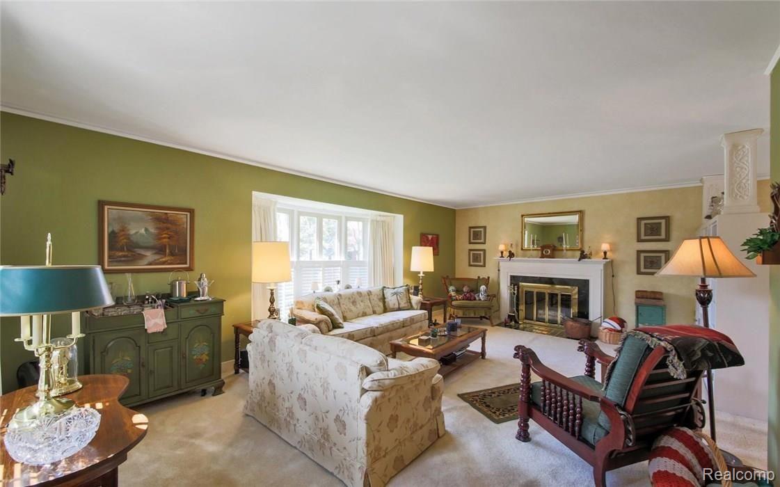 258 Kerby Road Grosse Pointe, MI 48236 - Photo 5 of 29 5-photo-web-1680x1050-171599.jpg