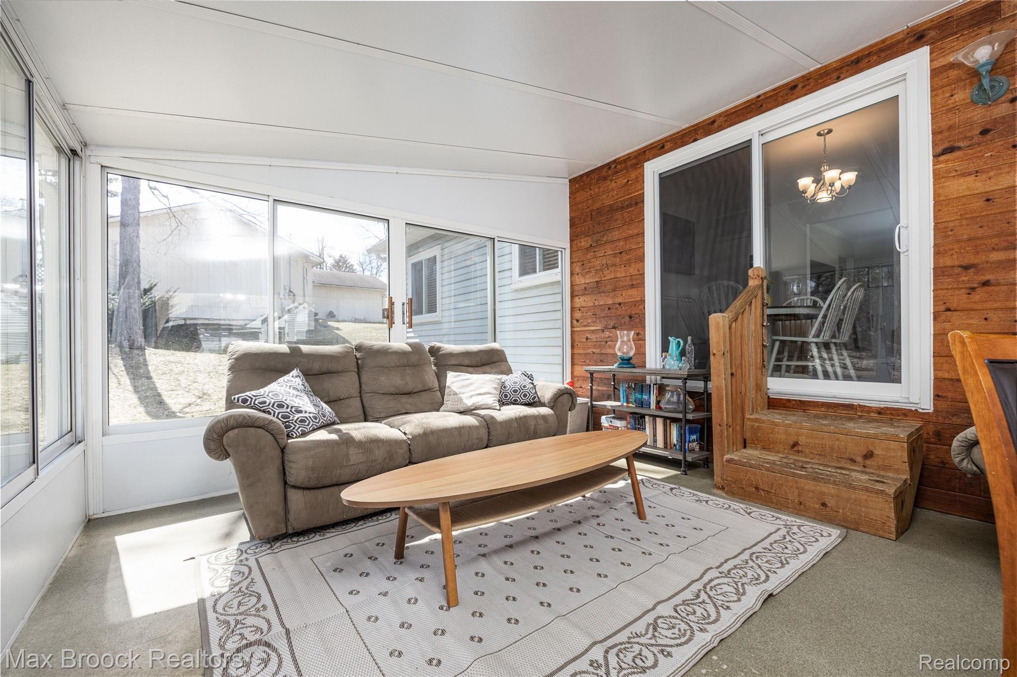 1330 Merry Road Waterford, MI 48328 - Photo 19 of 32 1330 Merry-32.jpg