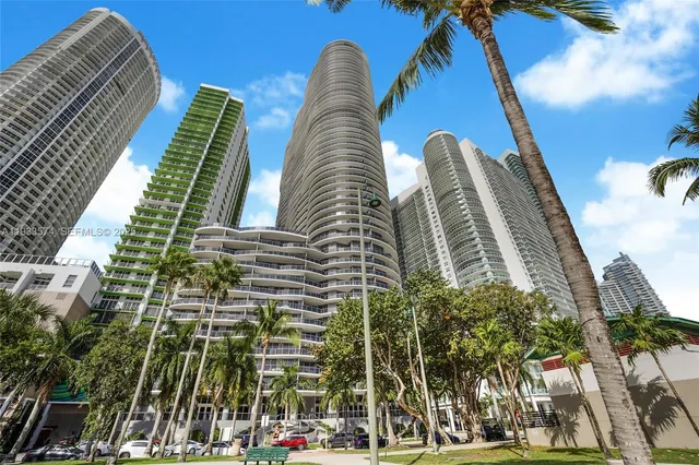 $3,300 | 488 Northeast 18th Street, Unit 305, Miami, FL 33132