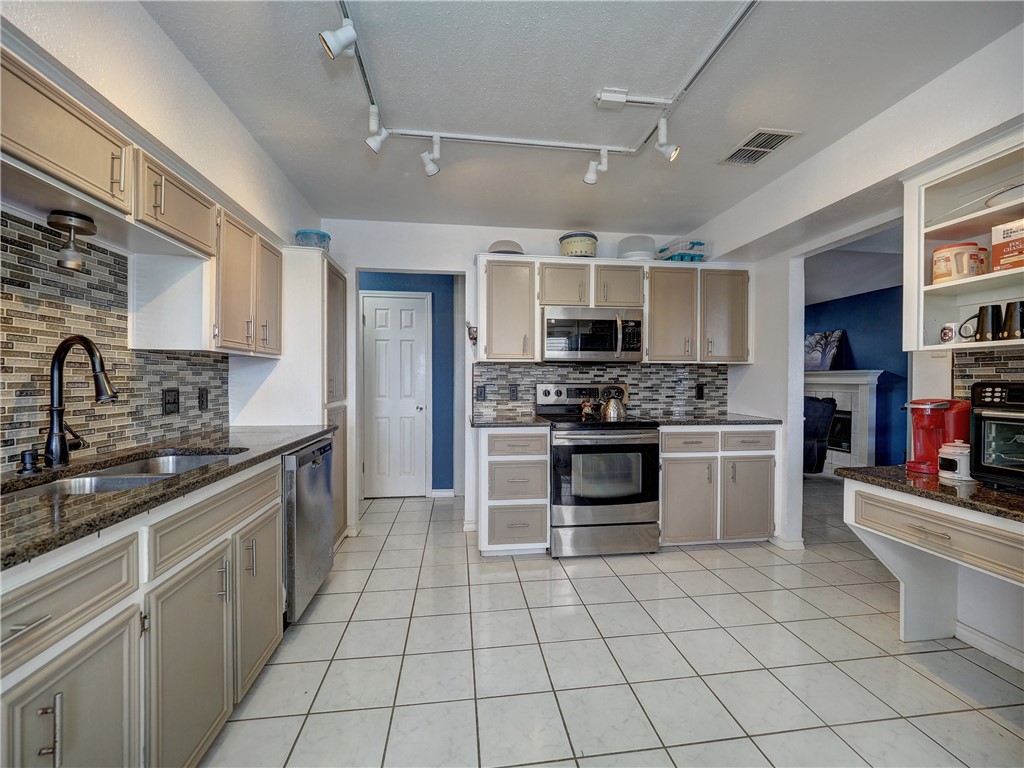 7210 St James Court Corpus Christi, TX 78413 - Photo 11 of 26