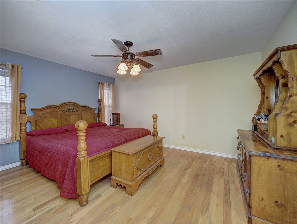 7210 St James Court Corpus Christi, TX 78413 - Photo 14 of 26 Primary bedroom