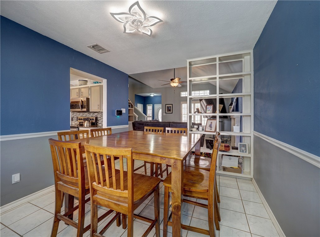7210 St James Court Corpus Christi, TX 78413 - Photo 6 of 26 Formal dining