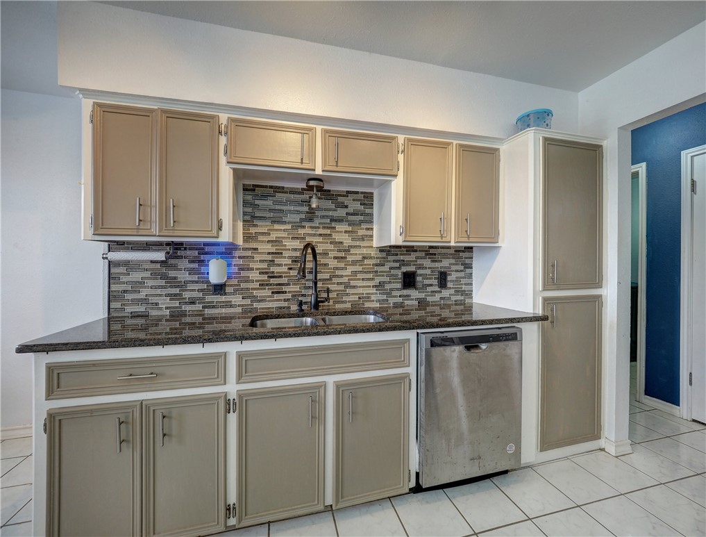 7210 St James Court Corpus Christi, TX 78413 - Photo 9 of 26