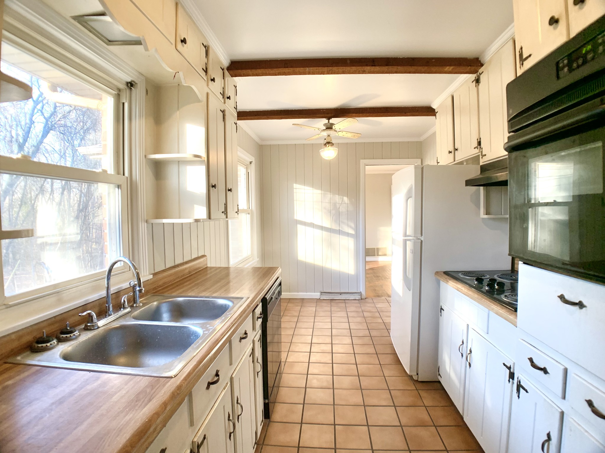 30 Bunker Hill Road Clarksville, TN 37042 - Photo 8 of 30 a kitchen with granite countertop a sink stove and refrigerator