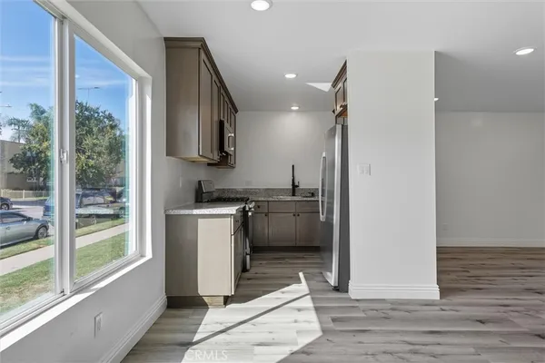$2,200 | 19237 Bryant Street, Unit 8, Northridge, CA 91324