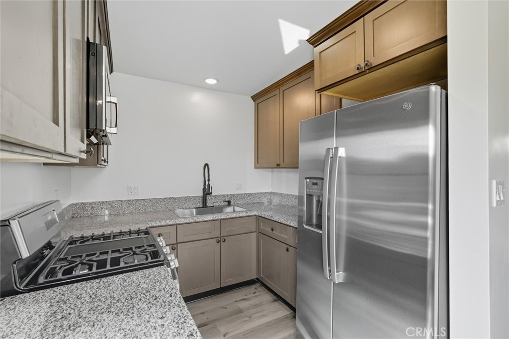 19237 Bryant Street, Unit 8 Northridge, CA 91324 - Photo 12 of 35