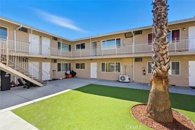 $2,000 | 19237 Bryant Street, Unit 8, Northridge, CA 91324