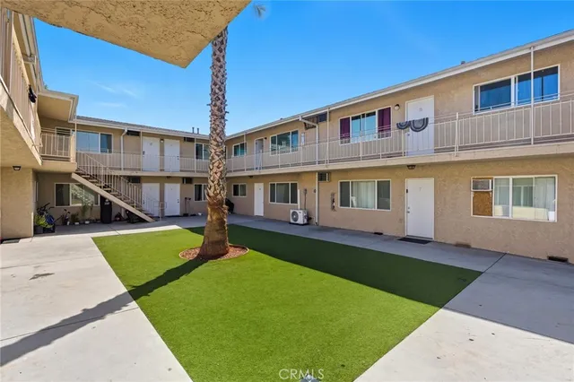 $2,000 | 19237 Bryant Street, Unit 8, Northridge, CA 91324