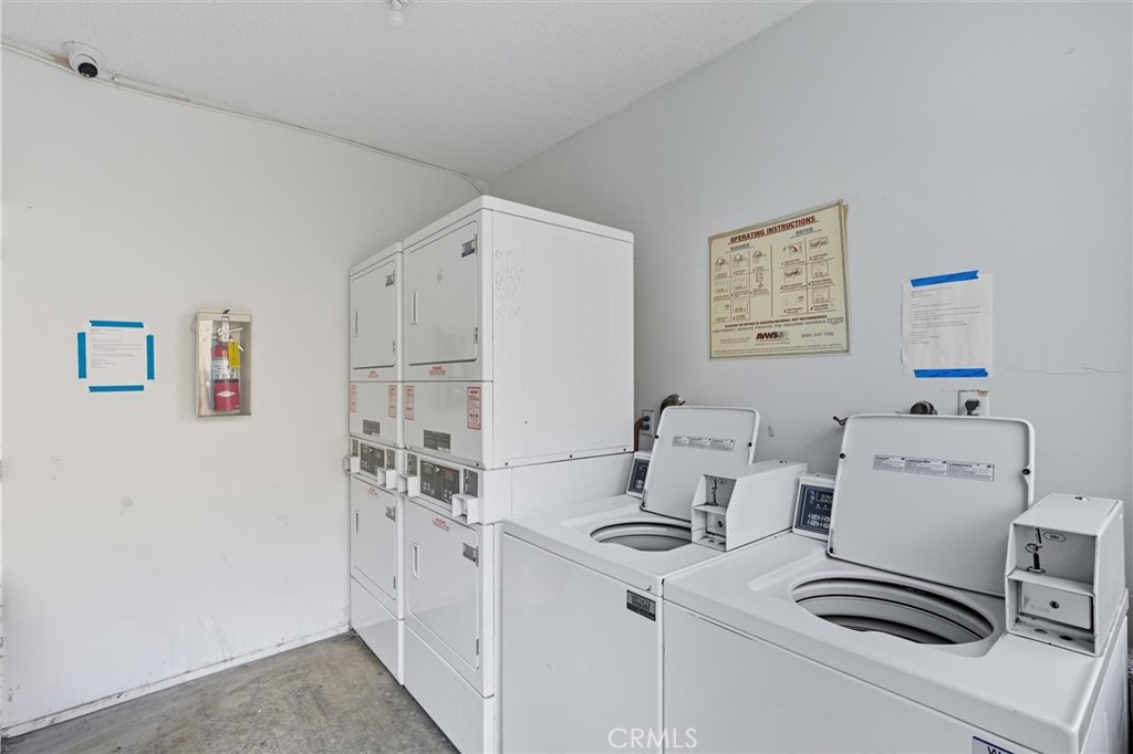 19237 Bryant Street, Unit 8 Northridge, CA 91324 - Photo 19 of 35