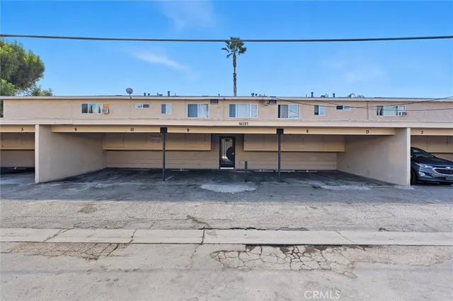 $2,000 | 19237 Bryant Street, Unit 8, Northridge, CA 91324