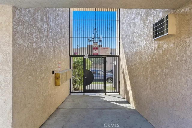 $2,000 | 19237 Bryant Street, Unit 8, Northridge, CA 91324