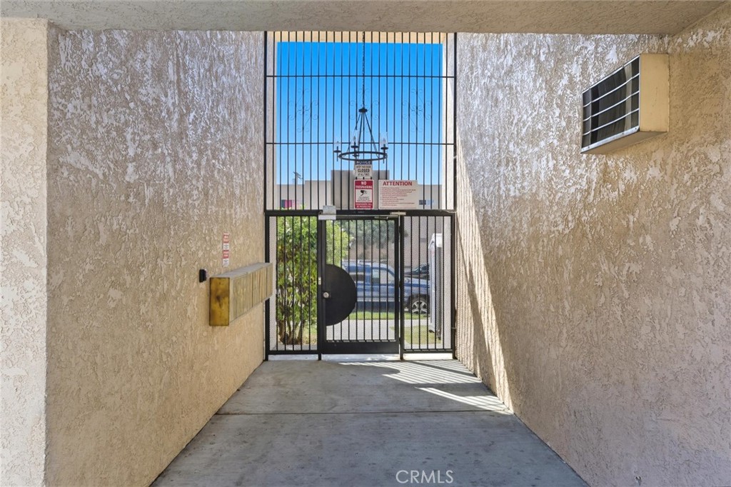 19237 Bryant Street, Unit 8 Northridge, CA 91324 - Photo 22 of 35