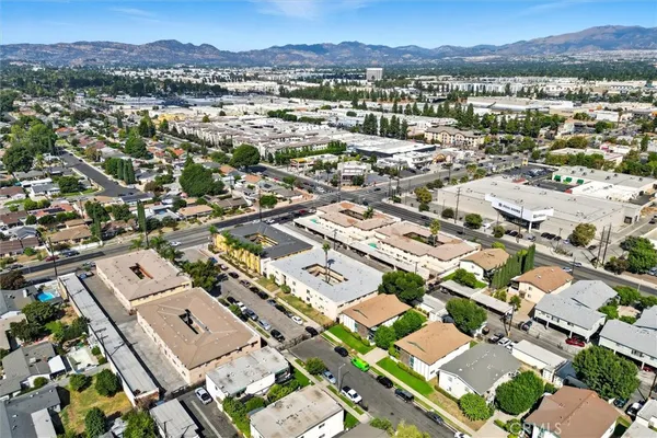 $2,200 | 19237 Bryant Street, Unit 8, Northridge, CA 91324