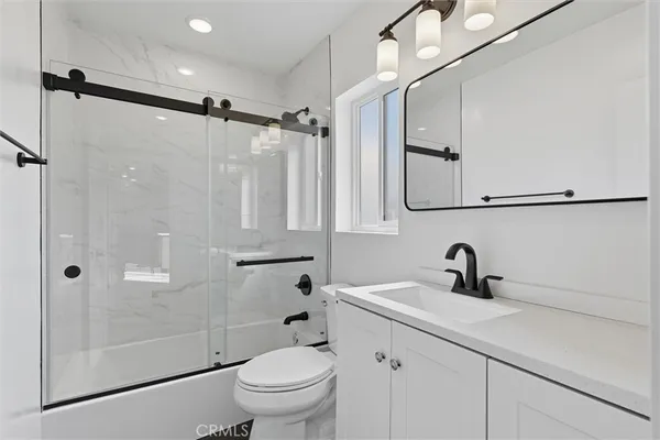 $2,200 | 19237 Bryant Street, Unit 8, Northridge, CA 91324