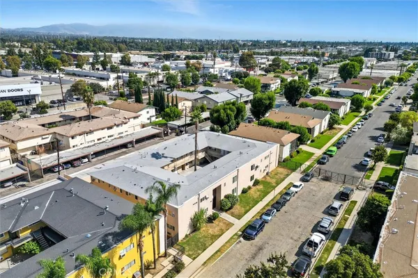 $2,200 | 19237 Bryant Street, Unit 8, Northridge, CA 91324
