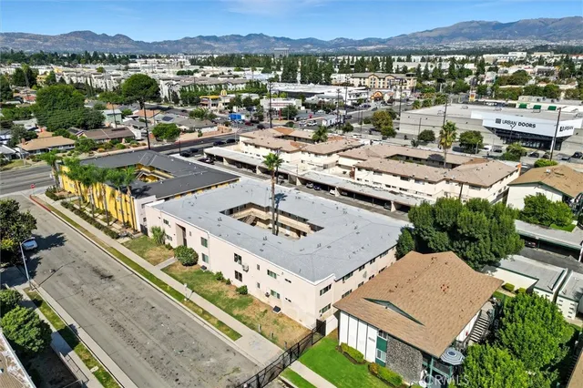 $2,000 | 19237 Bryant Street, Unit 8, Northridge, CA 91324