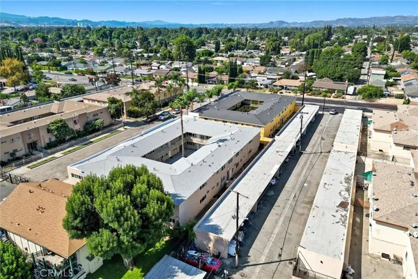 $2,200 | 19237 Bryant Street, Unit 8, Northridge, CA 91324