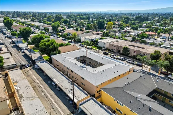 $2,200 | 19237 Bryant Street, Unit 8, Northridge, CA 91324