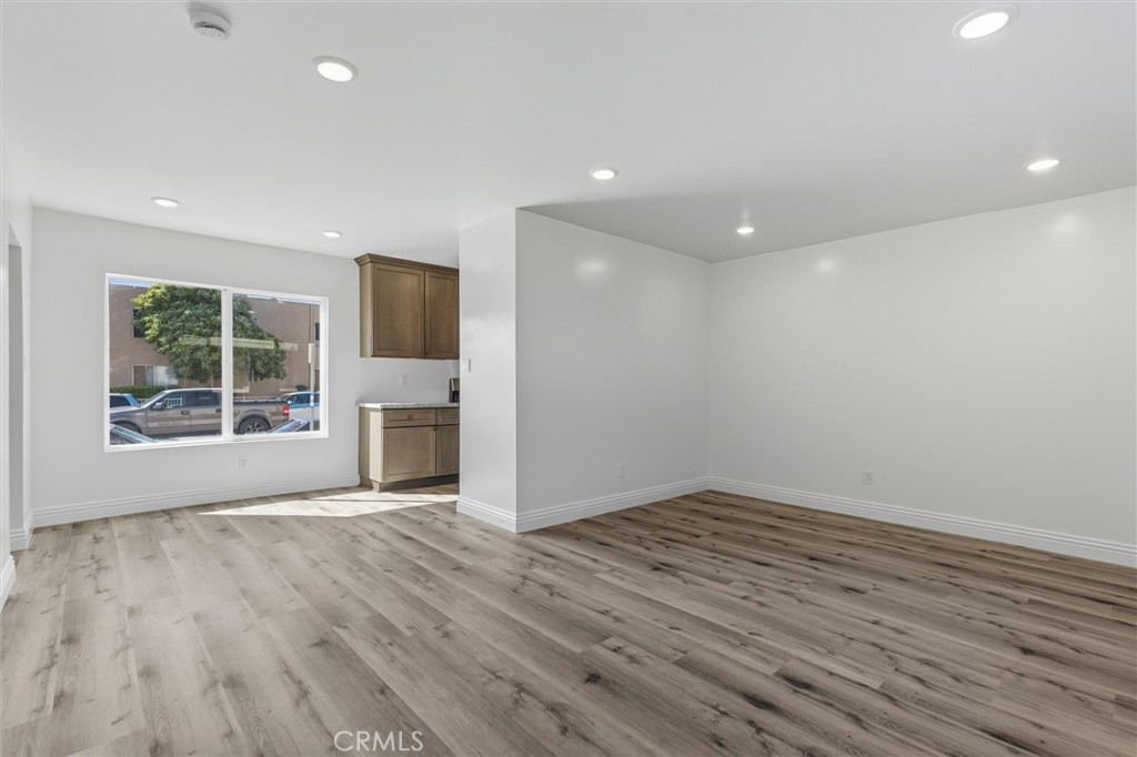 19237 Bryant Street, Unit 8 Northridge, CA 91324 - Photo 6 of 35