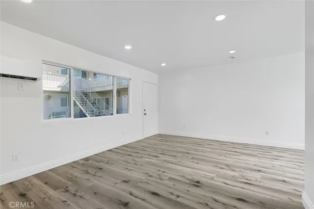 $2,000 | 19237 Bryant Street, Unit 8, Northridge, CA 91324