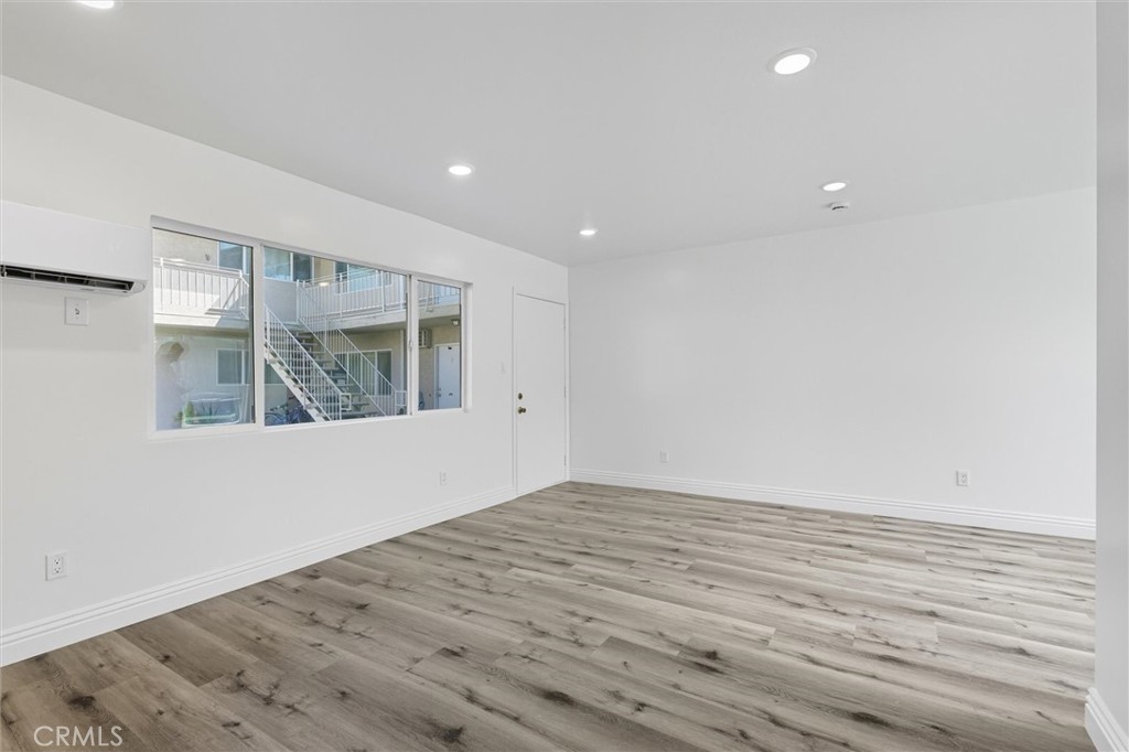 19237 Bryant Street, Unit 8 Northridge, CA 91324 - Photo 8 of 35