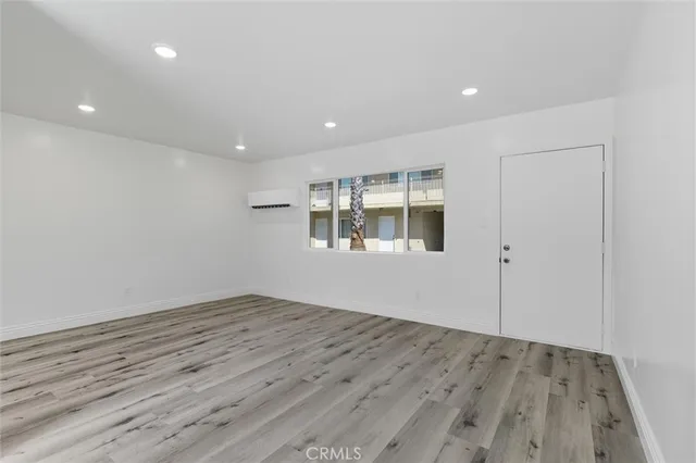 $2,000 | 19237 Bryant Street, Unit 8, Northridge, CA 91324