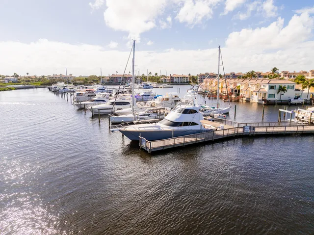 $244,000 | 5040 Harmony Circle, Unit 205, Vero Beach, FL 32967