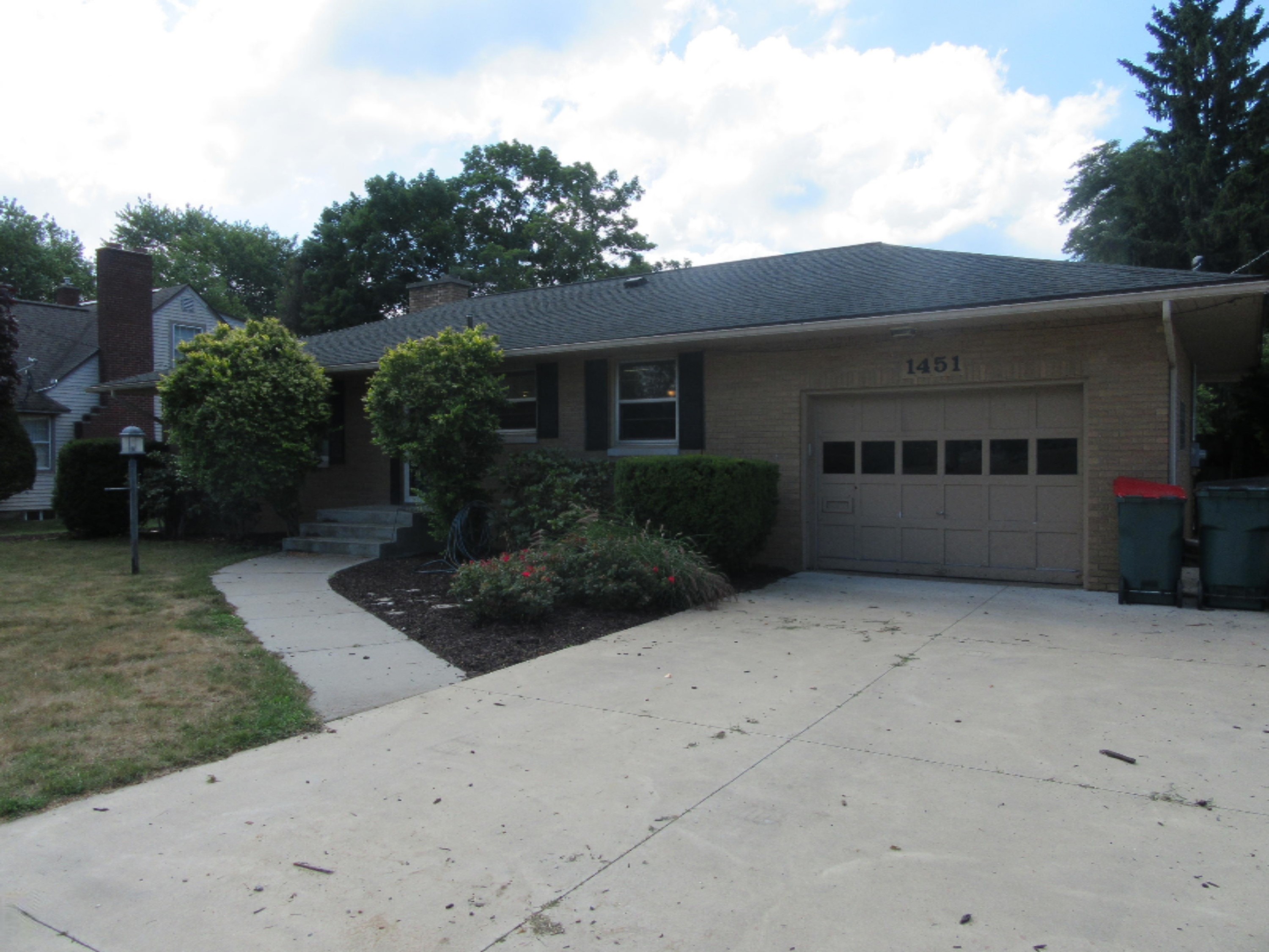 1451 Hendrick Road Muskegon, MI 49441 - Photo 1 of 26 IMG_1484