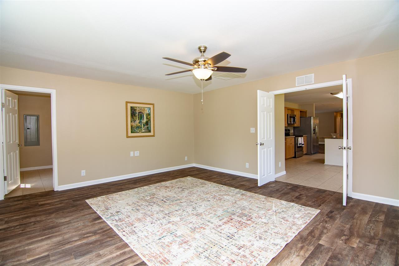 8506 Creek Road Willow Spring, NC 27592 - Photo 12 of 18 Family Room