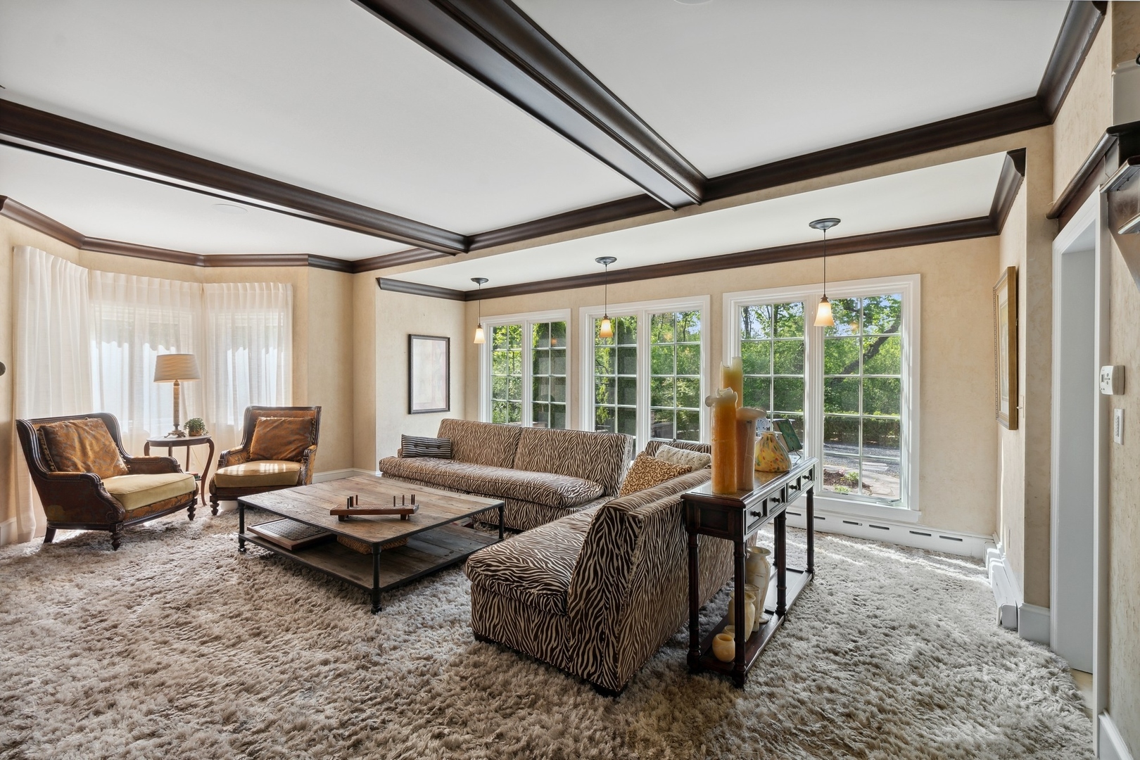 1900 Telegraph Road Bannockburn, IL 60015 - Photo 17 of 47 a living room with furniture and a large window