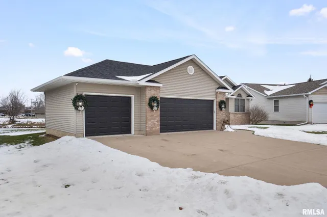 $320,999 | 973 17th Avenue, Silvis, IL 61282