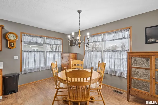 $320,999 | 973 17th Avenue, Silvis, IL 61282