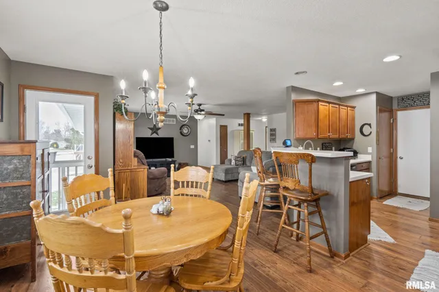 $320,999 | 973 17th Avenue, Silvis, IL 61282