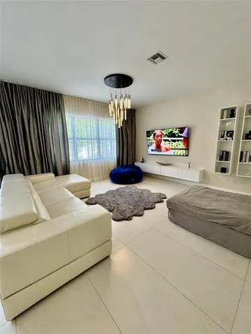 $7,500 | 4915 Whispering Way, Fort Lauderdale, FL 33312