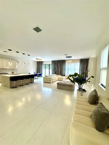 $7,500 | 4915 Whispering Way, Fort Lauderdale, FL 33312