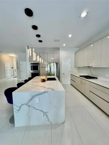 $7,500 | 4915 Whispering Way, Fort Lauderdale, FL 33312