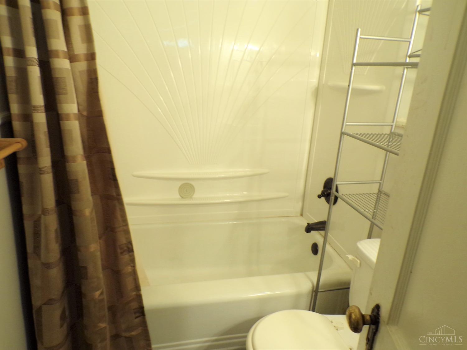 6146 Thompson Road Cincinnati, OH 45247 - Photo 18 of 29