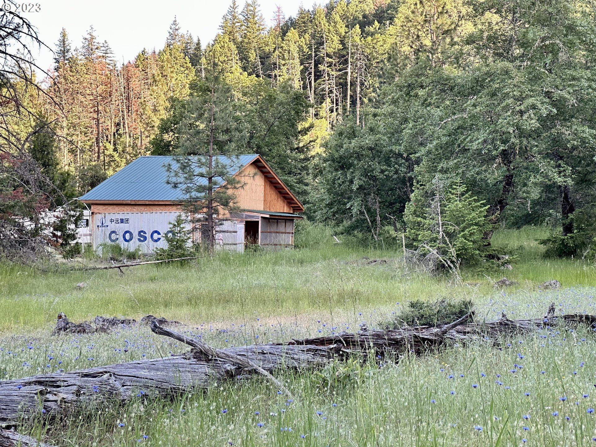 0 South F Little Butte Creek Road Eagle Point, OR 97524 - Photo 3 of 5 a backyard of a house with a yard and lake view