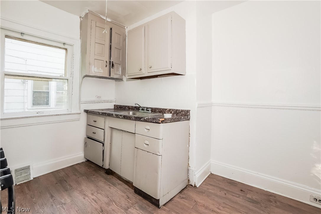 883 Alhambra Road Cleveland, OH 44110 - Photo 13 of 25