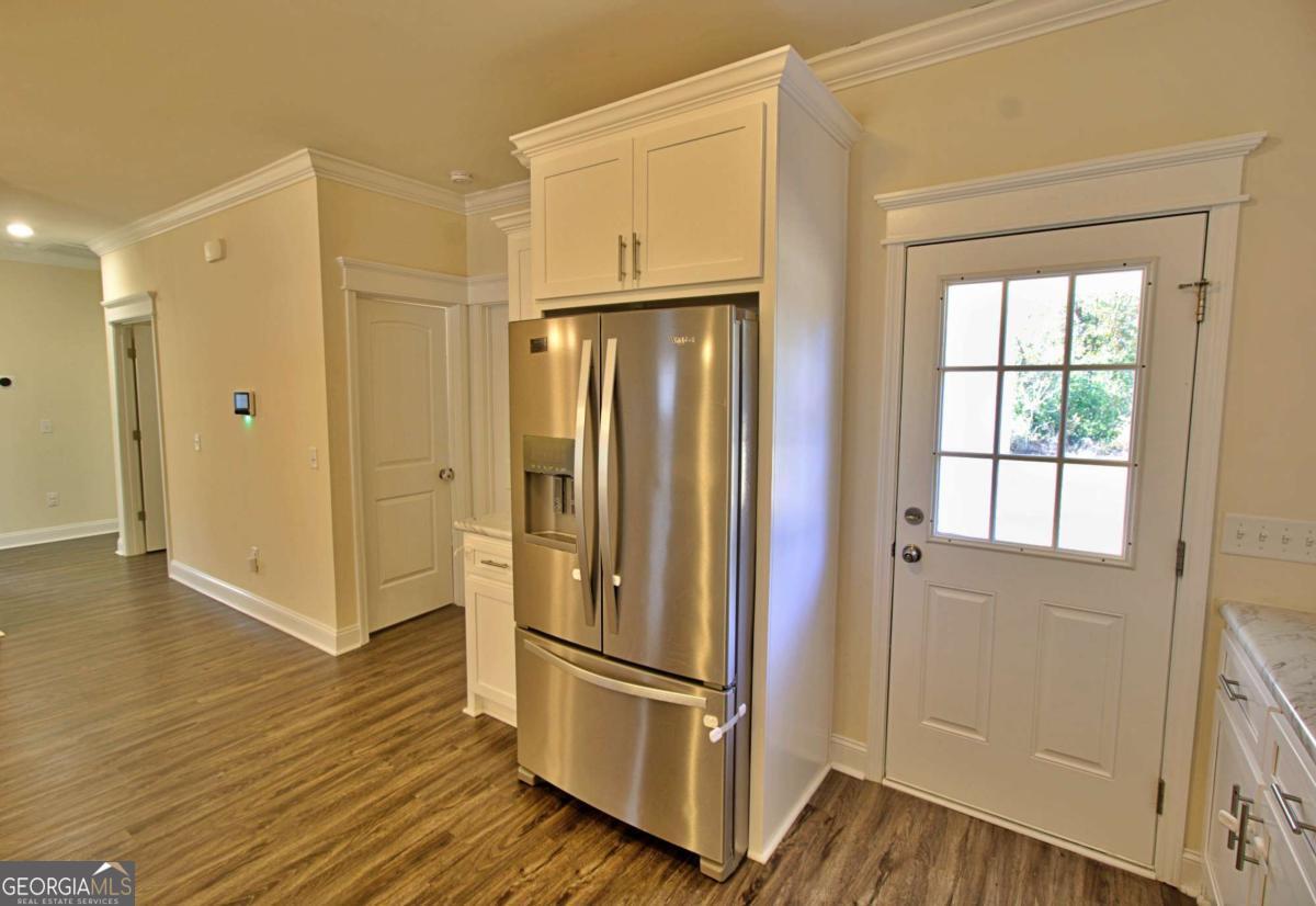 455 Bluff Road Jesup, GA 31545 - Photo 7 of 22 a view of kitchen with wooden floor and electronic appliances