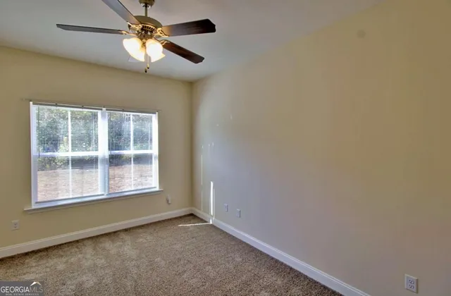 a view of empty room with window