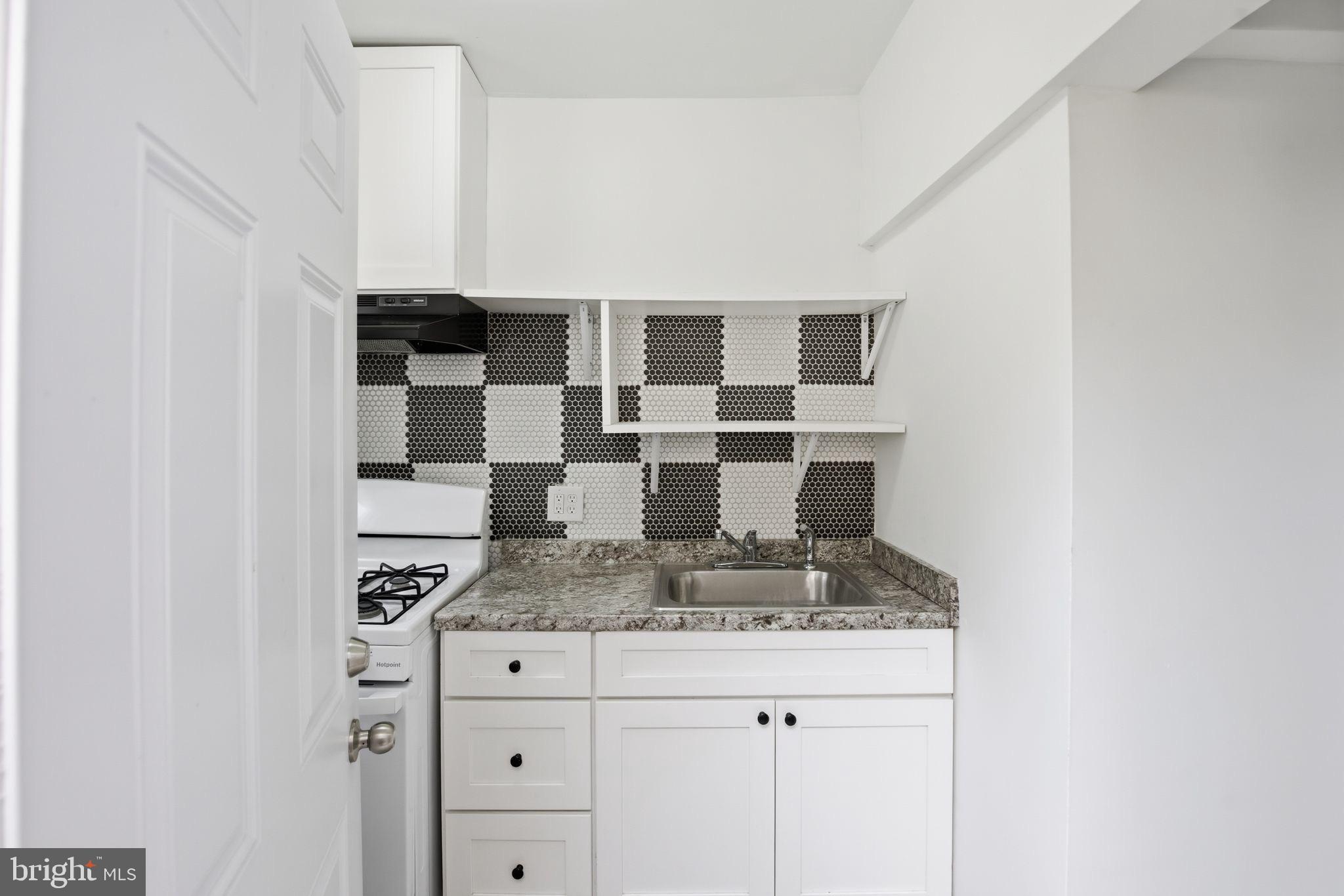 3330 Ravenwood Avenue Baltimore, MD 21213 - Photo 13 of 31 Kitchen