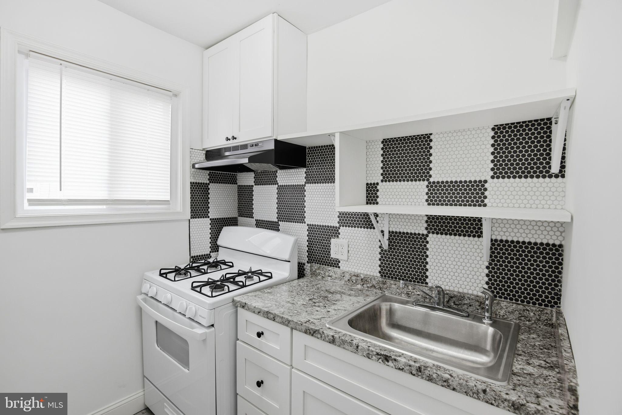 3330 Ravenwood Avenue Baltimore, MD 21213 - Photo 15 of 31 Kitchen