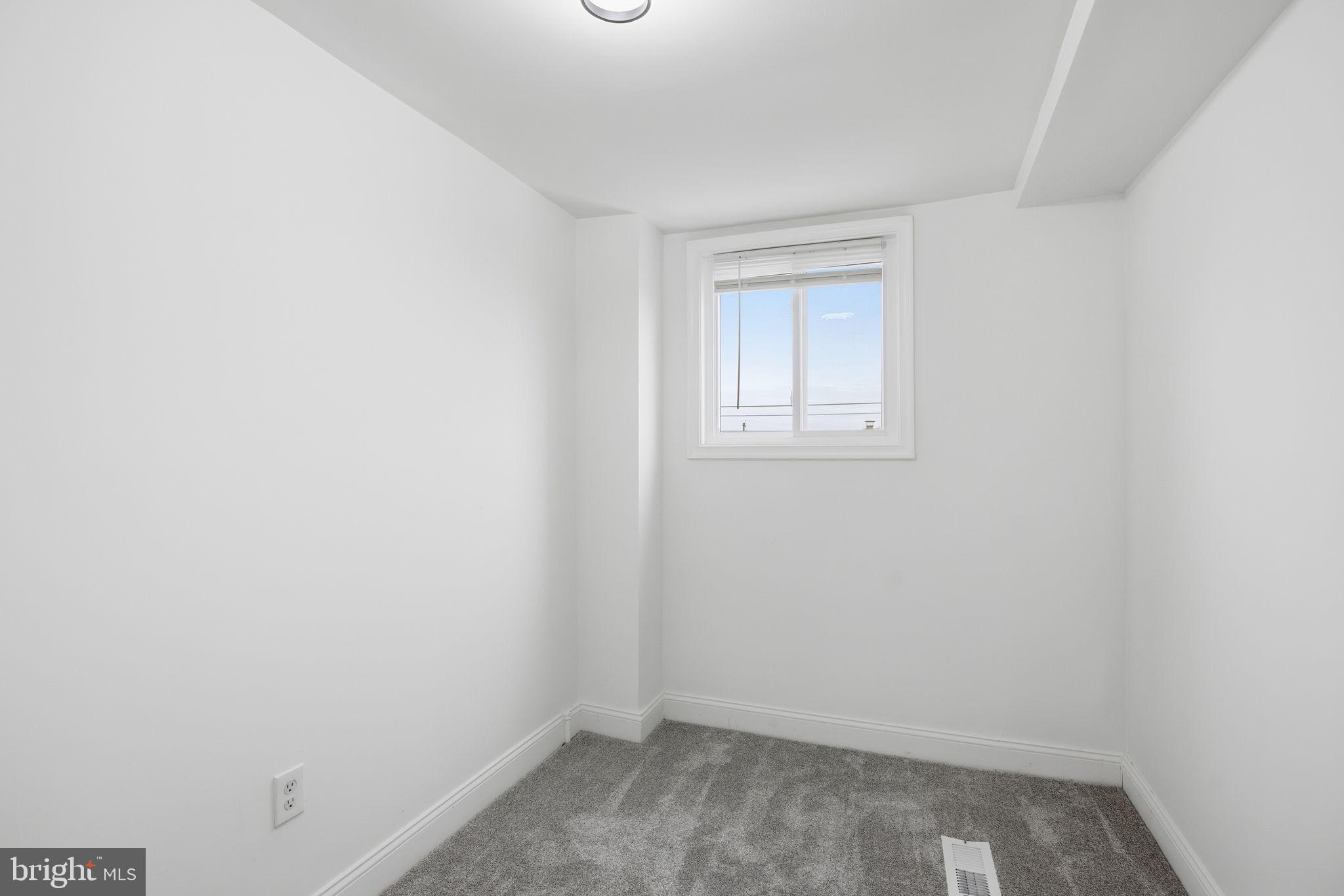 3330 Ravenwood Avenue Baltimore, MD 21213 - Photo 17 of 31 Bedroom 1